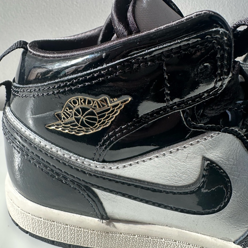 Nike Air Jordan Kids Sneakers in Black /Silver - Picture 2 of 4